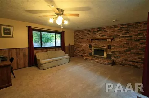 514 Embert Pl, Peoria, IL 61603 photo 2