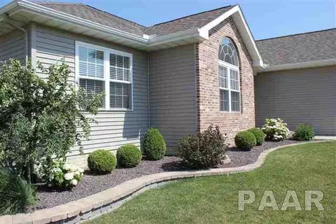 832 Stonebridge Dr, Metamora, IL 61548 photo 2