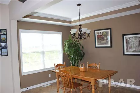 832 Stonebridge Dr, Metamora, IL 61548 photo 7