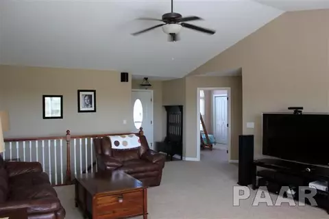 832 Stonebridge Dr, Metamora, IL 61548 photo 3