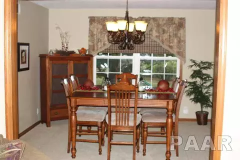 5 Holborn Ct, Washington, IL 61571 photo 4