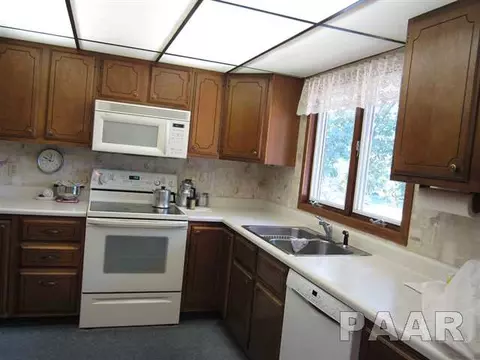 720 S Hilldale, Eureka, IL 61530 photo 4