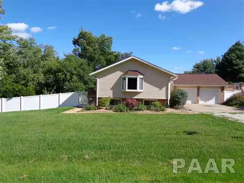 333 Arbor Vitae Dr, Metamora, IL 61548 photo 2