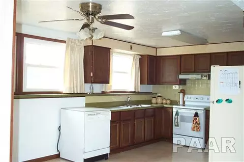 122 Pieper, Delavan, IL 61734 photo 4
