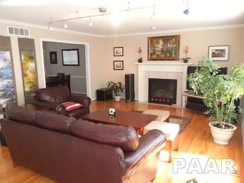10914 N Crestpointe Ln, Dunlap, IL 61525 photo 2