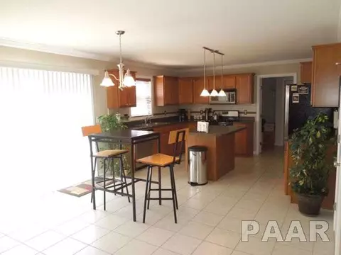 10914 N Crestpointe Ln, Dunlap, IL 61525 photo 3