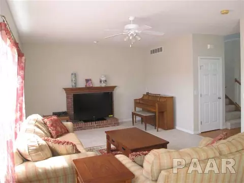 11000 N Crestpointe Ln, Dunlap, IL 61525 photo 5