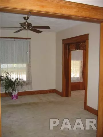 992 E Ash, Canton, IL 61520 photo 4