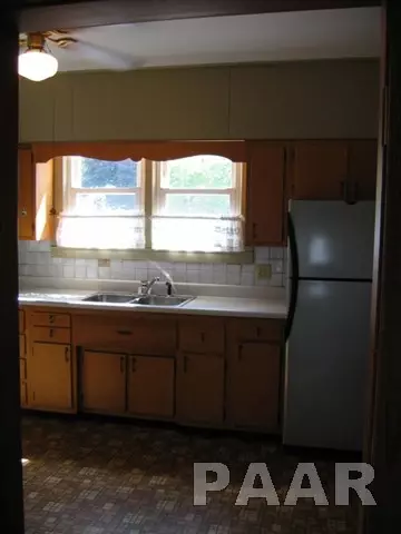 992 E Ash, Canton, IL 61520 photo 7