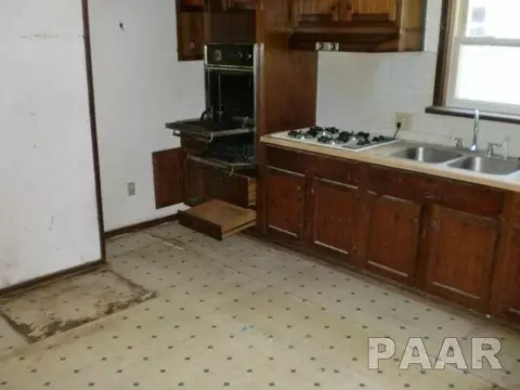 102 N 3rd St, Dunlap, IL 61525 photo 2