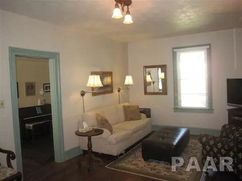 800 S Main St, Eureka, IL 61530 photo 3