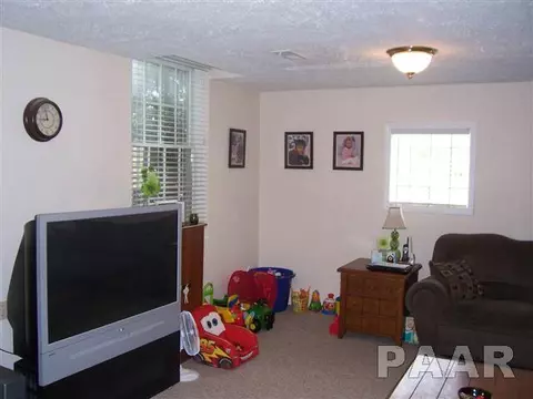 1001 Devonshire Rd, Washington, IL 61571 photo 3