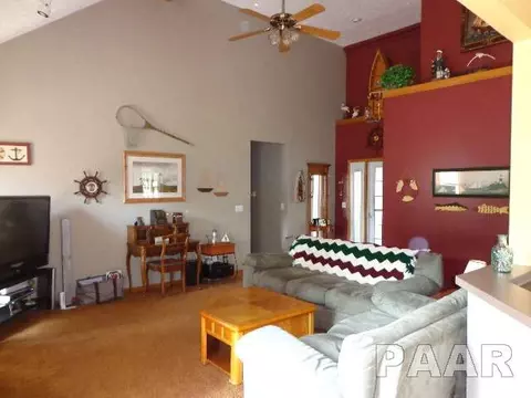 1336 E Locust, Canton, IL 61520 photo 4