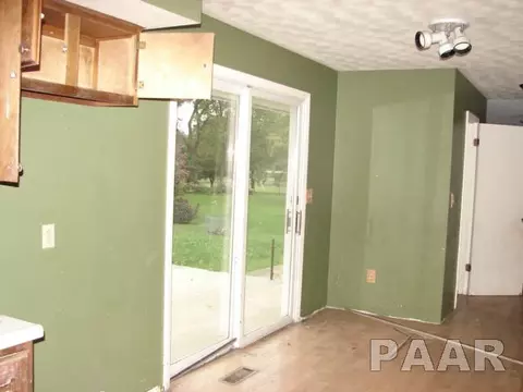 607 W High, Roanoke, IL 61561 photo 3