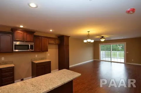 630 Bittersweet Ave, Germantown Hills, IL 61548 photo 5