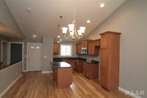 632 Bittersweet Ave, Germantown Hills, IL 61548 photo 3