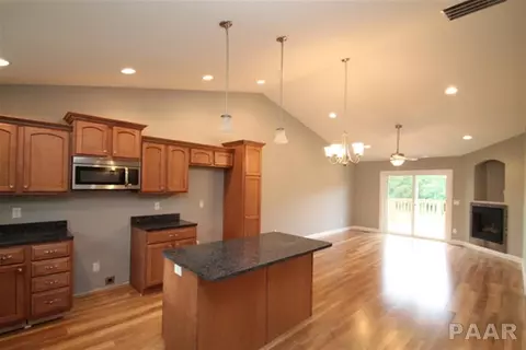632 Bittersweet Ave, Germantown Hills, IL 61548 photo 4