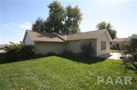 101 Greene, Delavan, IL 61734 photo 4