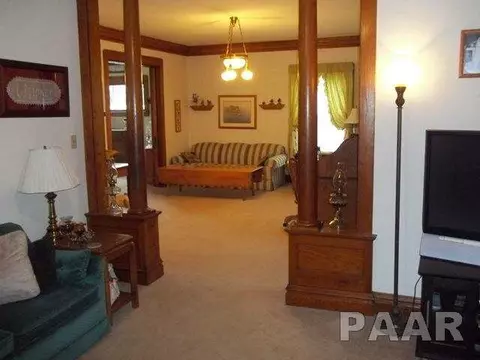 402 Eureka, Eureka, IL 61530 photo 3