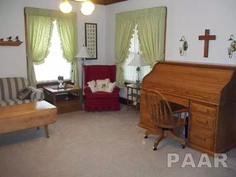 402 Eureka, Eureka, IL 61530 photo 2