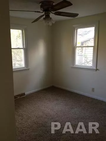 1045 E Myrtle, Canton, IL 61520 photo 5