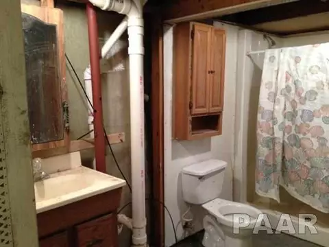 1045 E Myrtle, Canton, IL 61520 photo 8