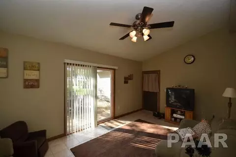 210 E Sheridan, Manito, IL 61546 photo 11