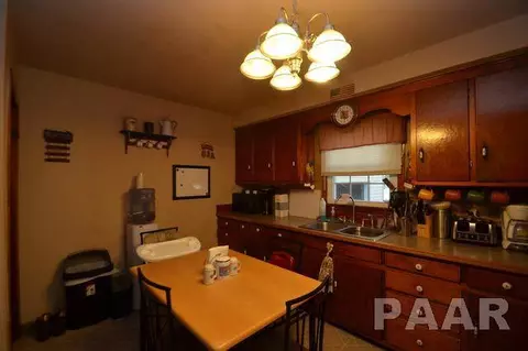 210 E Sheridan, Manito, IL 61546 photo 2