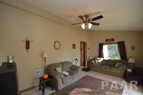 210 E Sheridan, Manito, IL 61546 photo 12