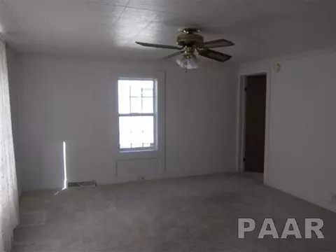 857 S 2nd, Canton, IL 61520 photo 5