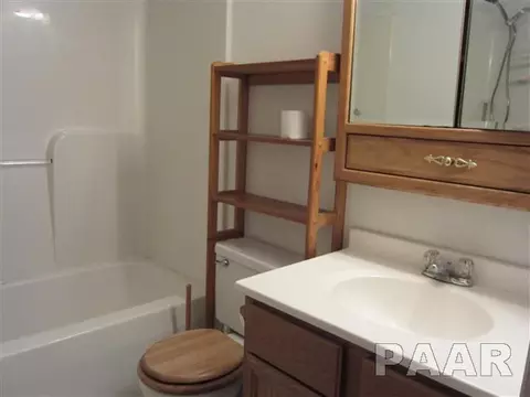 857 S 2nd, Canton, IL 61520 photo 9