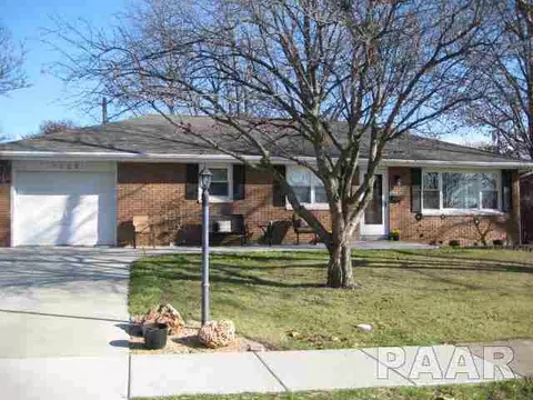 1009 Hampton Rd, Washington, IL 61571 photo 1