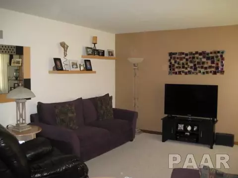 1009 Hampton Rd, Washington, IL 61571 photo 2