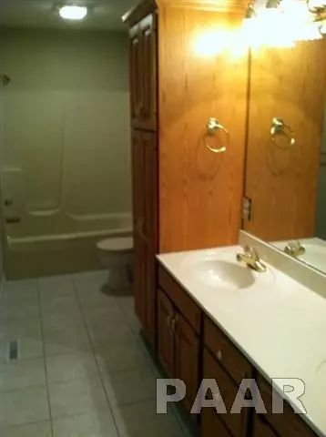 1 Stonehedges Ct, Bloomington, IL 61705 photo 7