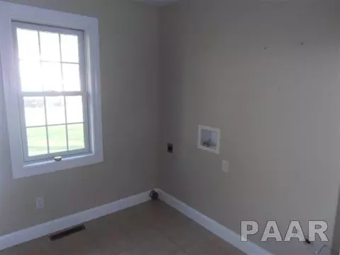 819 Williams, Henry, IL 61540 photo 12