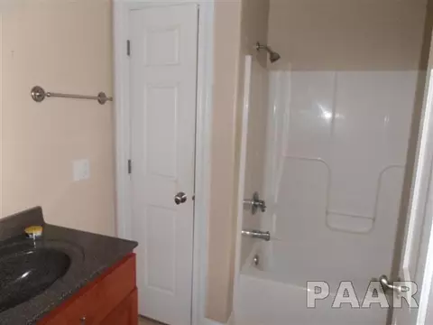 819 Williams, Henry, IL 61540 photo 10