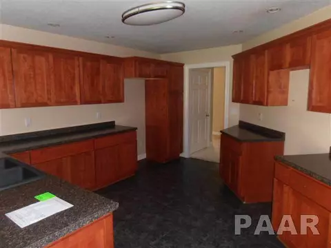 819 Williams, Henry, IL 61540 photo 5