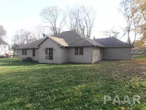 819 Williams, Henry, IL 61540 photo 2