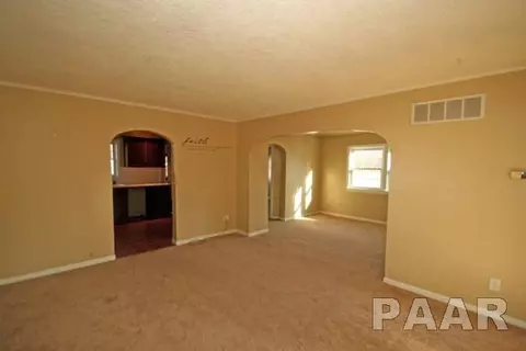 201 E Central St, Minier, IL 61759 photo 3