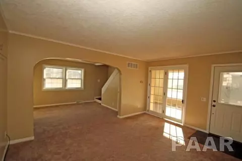 201 E Central St, Minier, IL 61759 photo 4