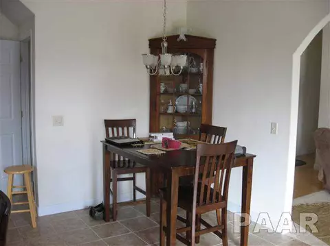 300 Westminster Rd, Germantown Hills, IL 61548 photo 9