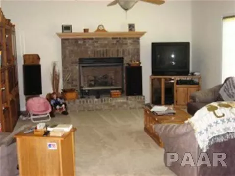 300 Westminster Rd, Germantown Hills, IL 61548 photo 4