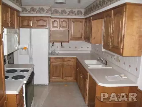 5602 E Captain Rd, Chillicothe, IL 61523 photo 2