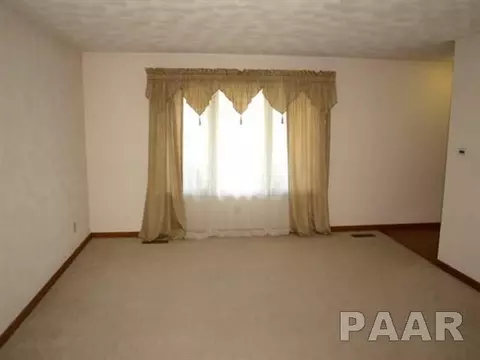 3326 E Cedar Point Dr, Chillicothe, IL 61523 photo 2