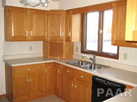 1103 Devonshire Rd, Washington, IL 61571 photo 4