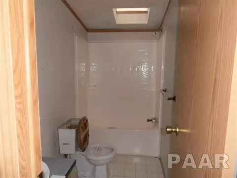 610 E 1st St, Delavan, IL 61734 photo 15