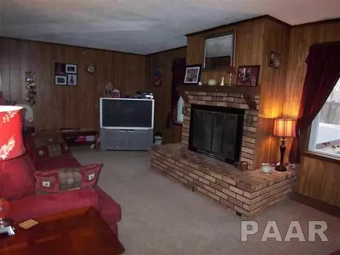 2111 E Cornell St, Peoria, IL 61614 photo 2