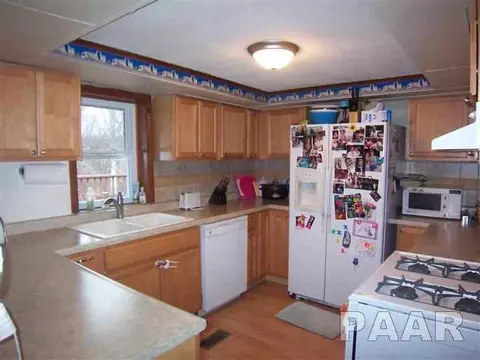 2111 E Cornell St, Peoria, IL 61614 photo 6