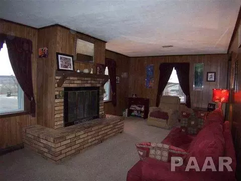 2111 E Cornell St, Peoria, IL 61614 photo 3