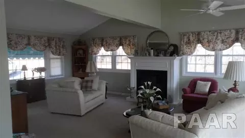 15252 E Kenabeck Trl, Cuba, IL 61427 photo 3
